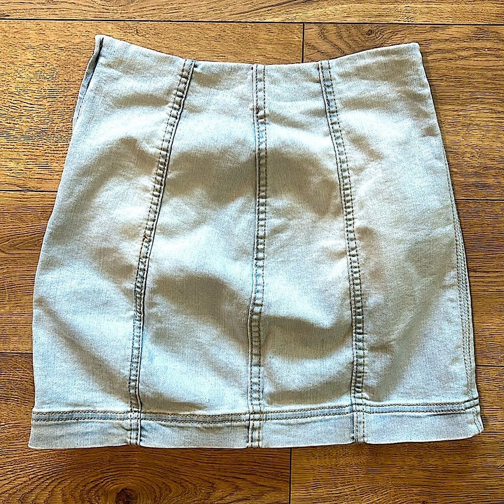 WILD FABLE • light blue jean skirt zip up size 00
